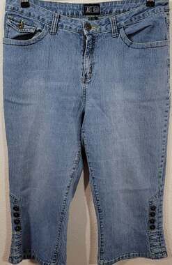 Just Blu Stonewashed Denim Capri Pants 16 Flat Front Decorative Buttons on Legs